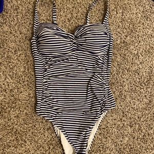 Nip tuck brand swim suit size m/l